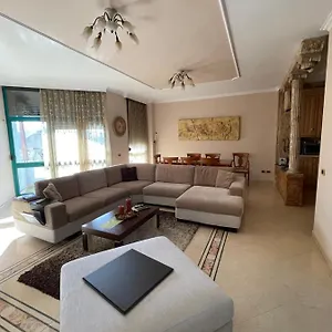 https://luxury-center-apartment.hotels-in-tirana.com