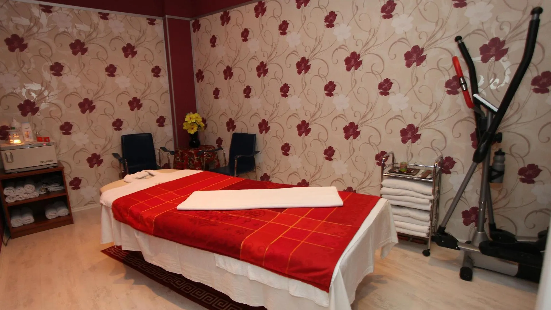 Signature Idea Hotel Тирана 3*,