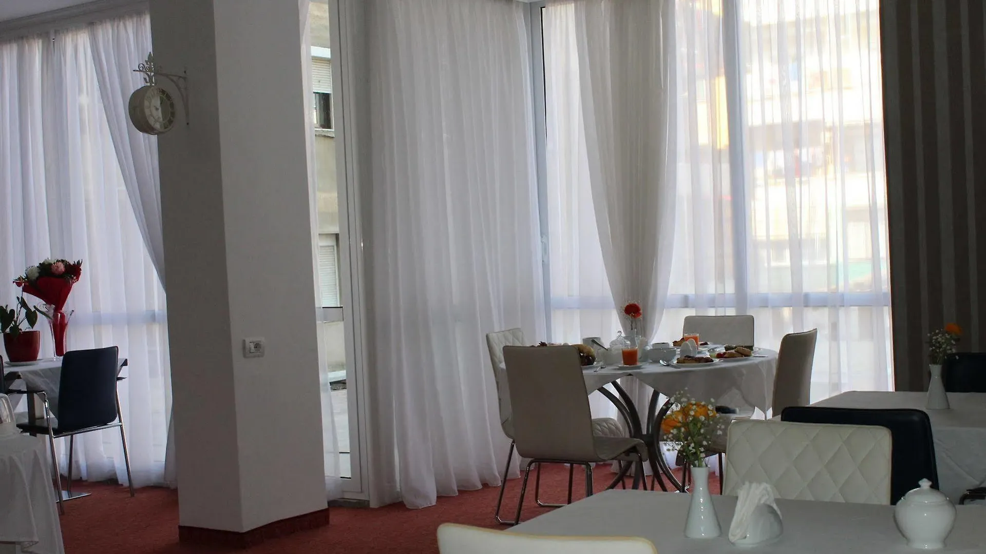 Signature Idea Hotel Тирана