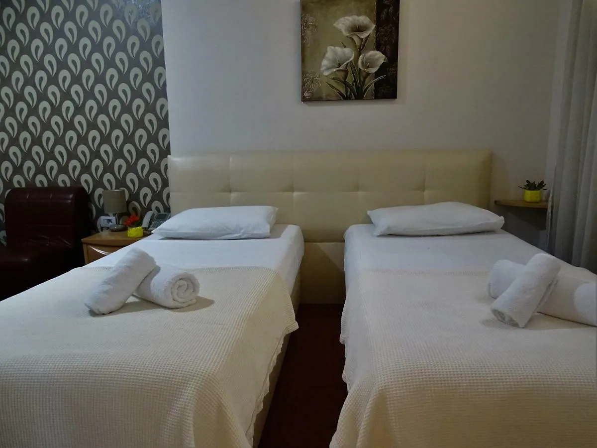 Signature Idea Hotel Тирана 3*,